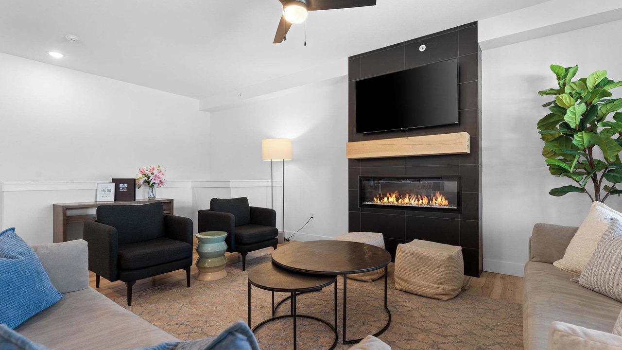 Photo of Livingroom in Hollister