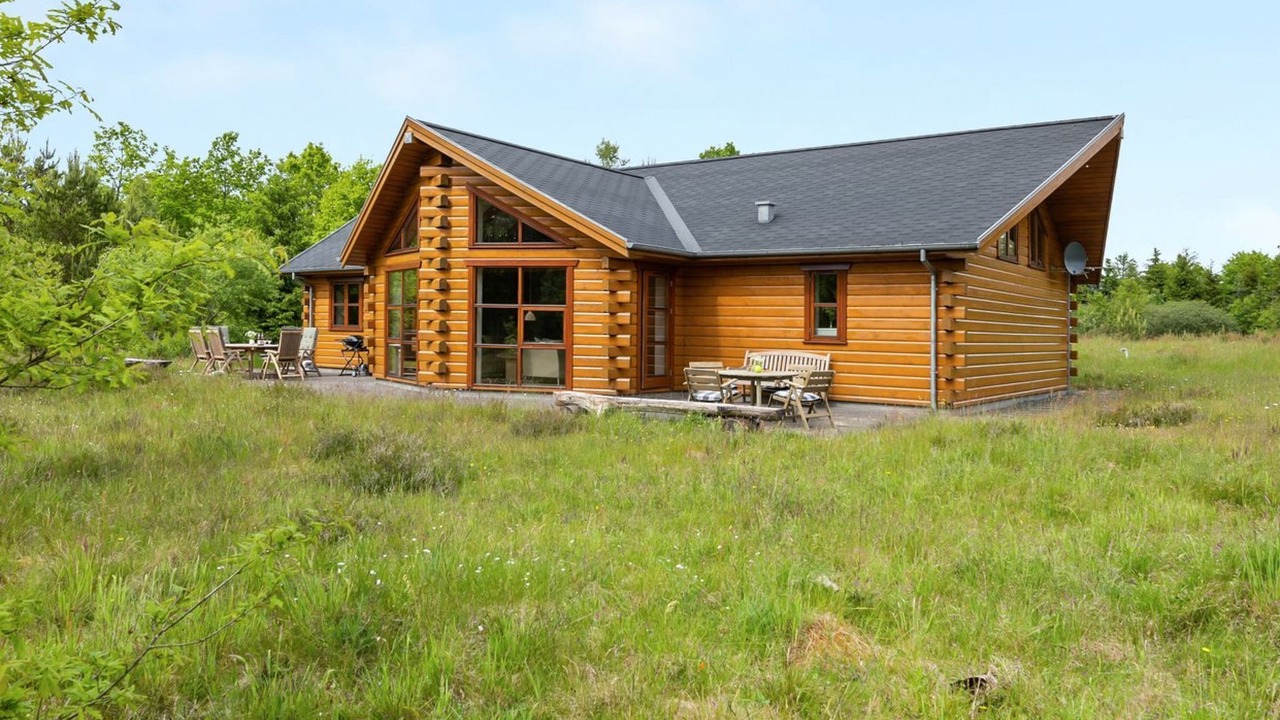 Photo of Others in Skygge