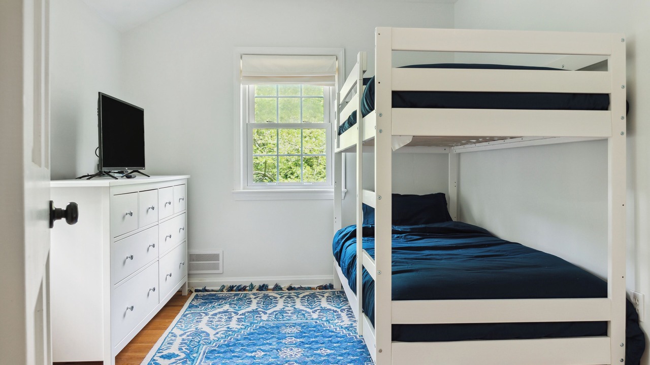 Photo of Bedroom in Lake Barcroft
