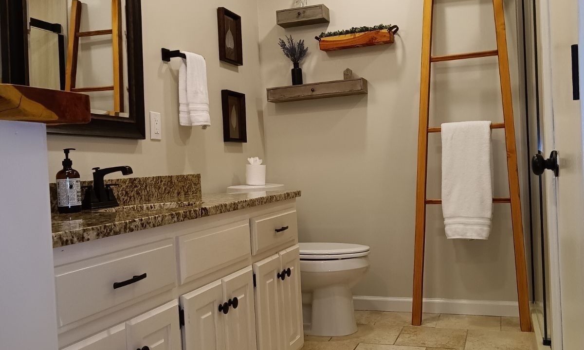 Photo of Bathroom in Pangburn
