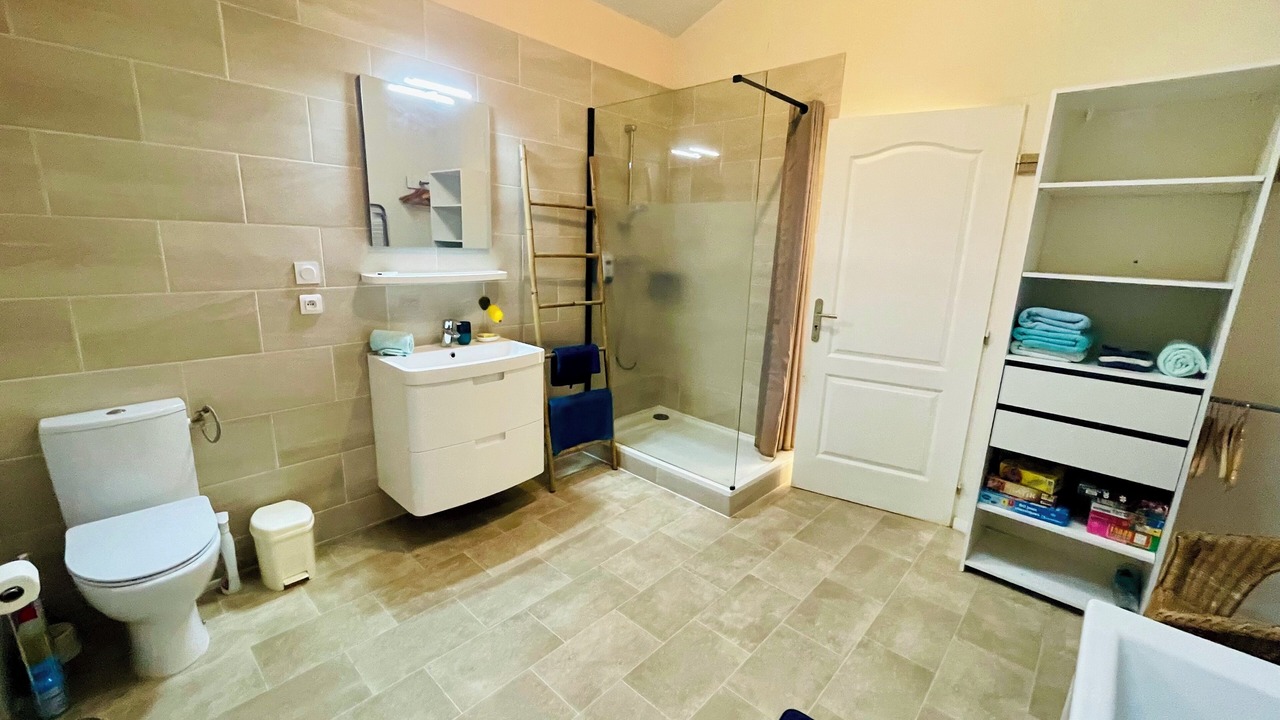 Photo of Bathroom in Saint-Reverend
