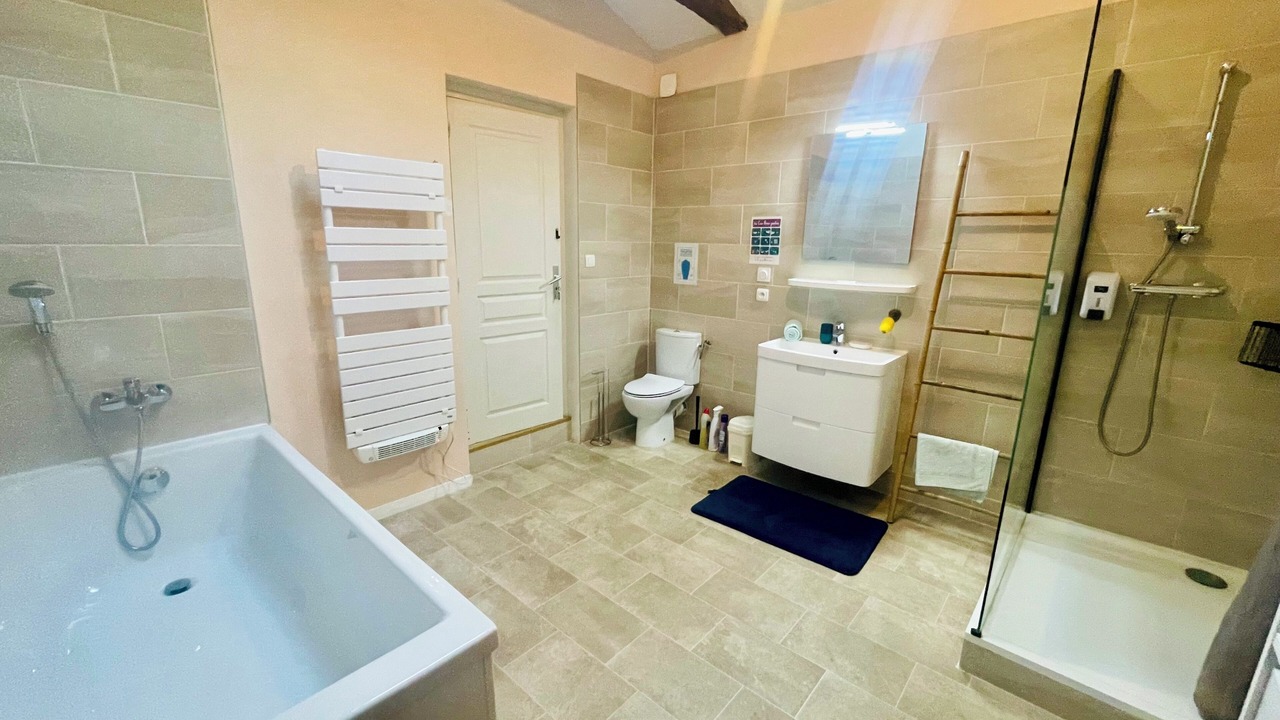 Photo of Bathroom in Saint-Reverend