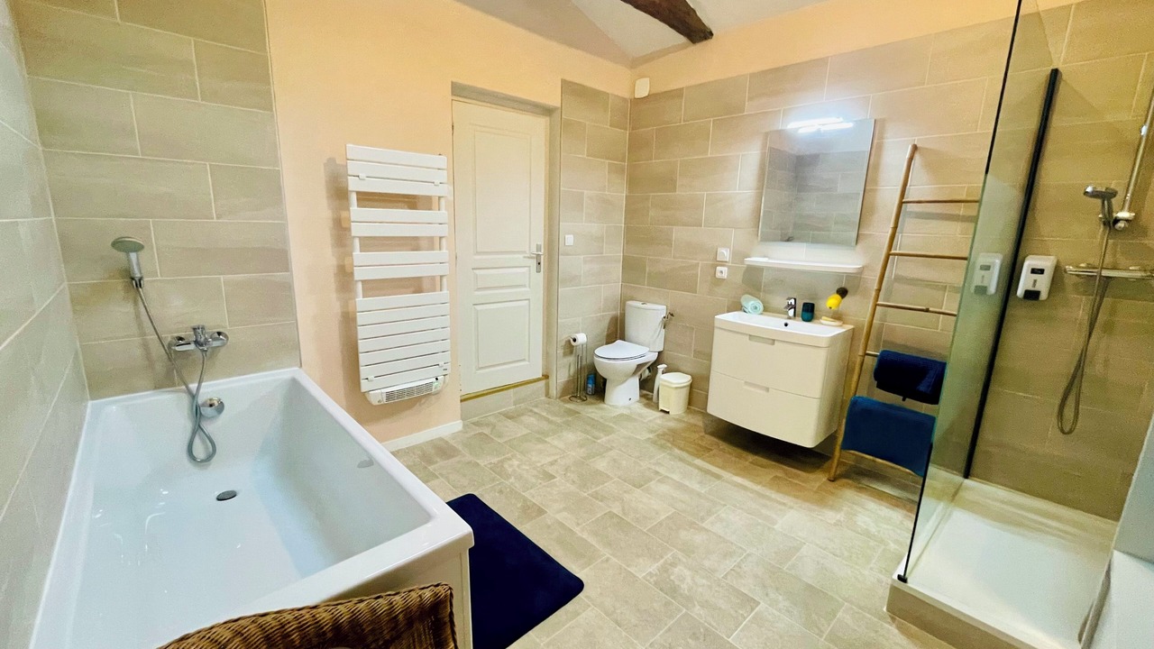 Photo of Bathroom in Saint-Reverend