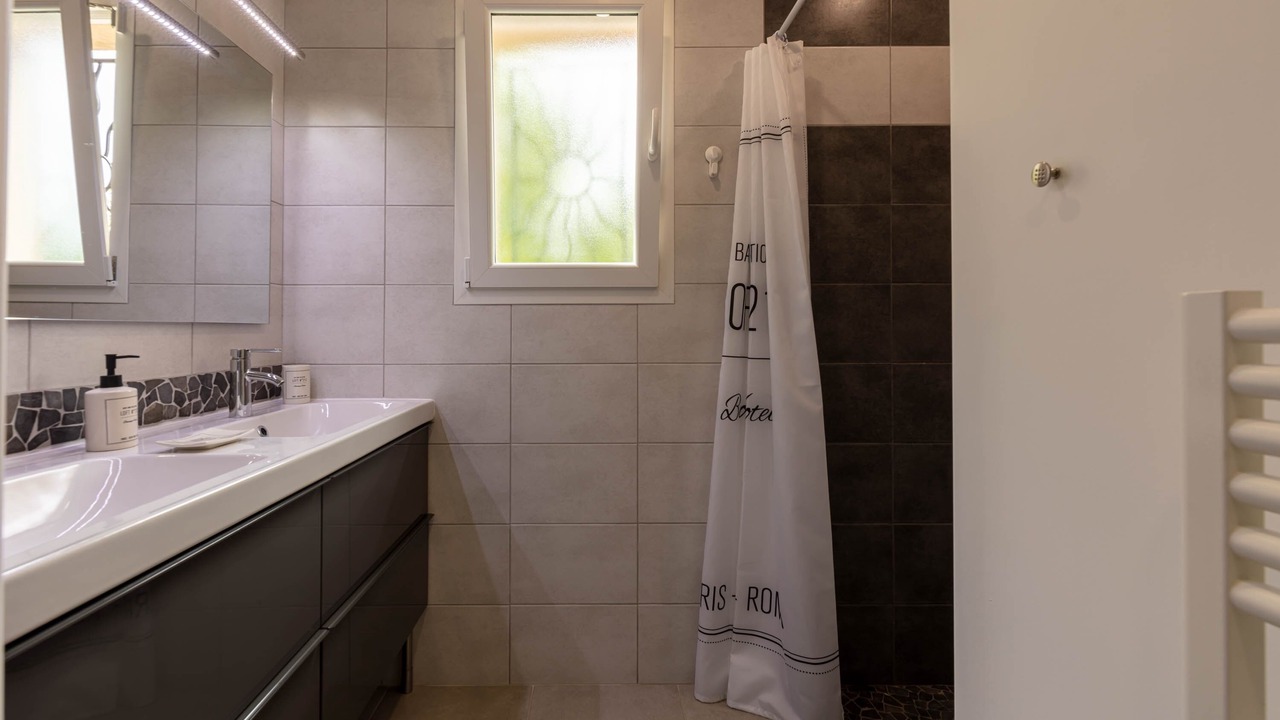 Photo of Bathroom in Ollioules