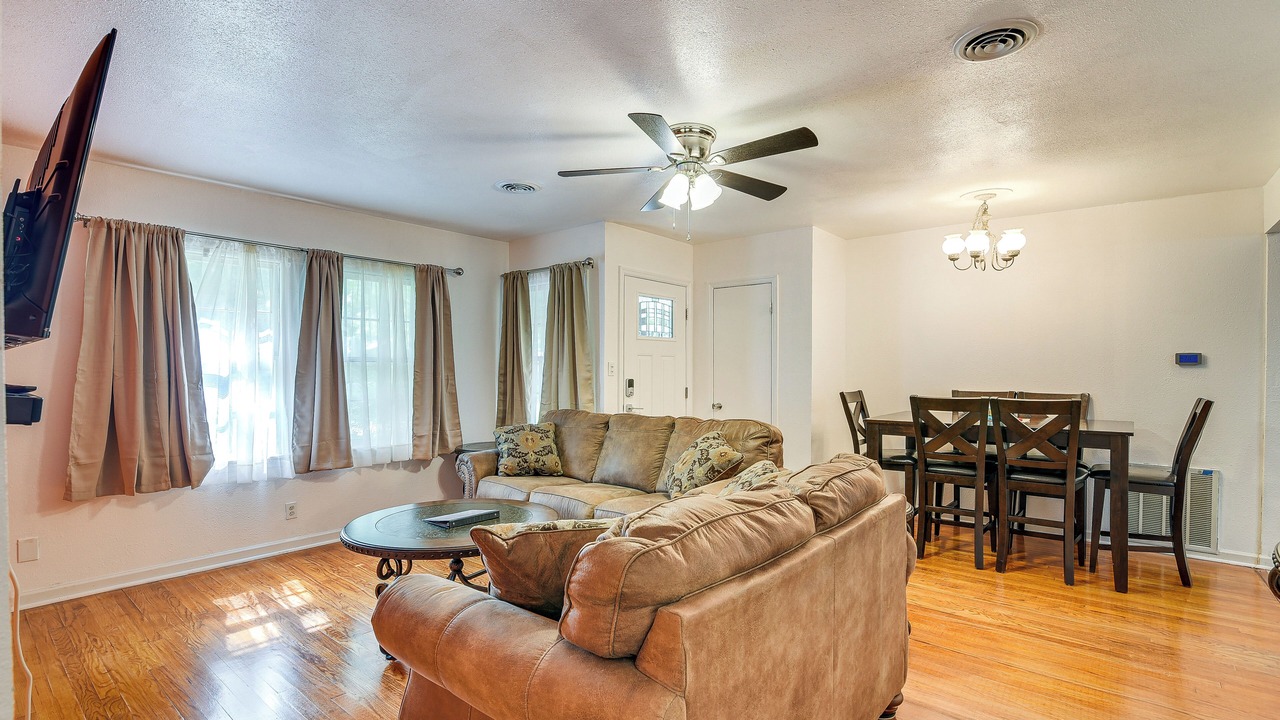 Photo of Livingroom in Lake Jackson