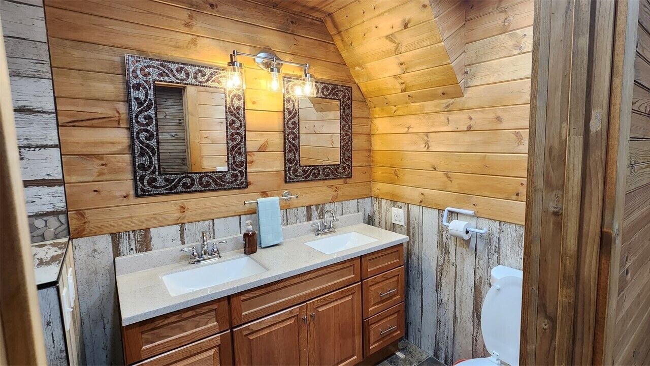 Photo of Bathroom in Centre