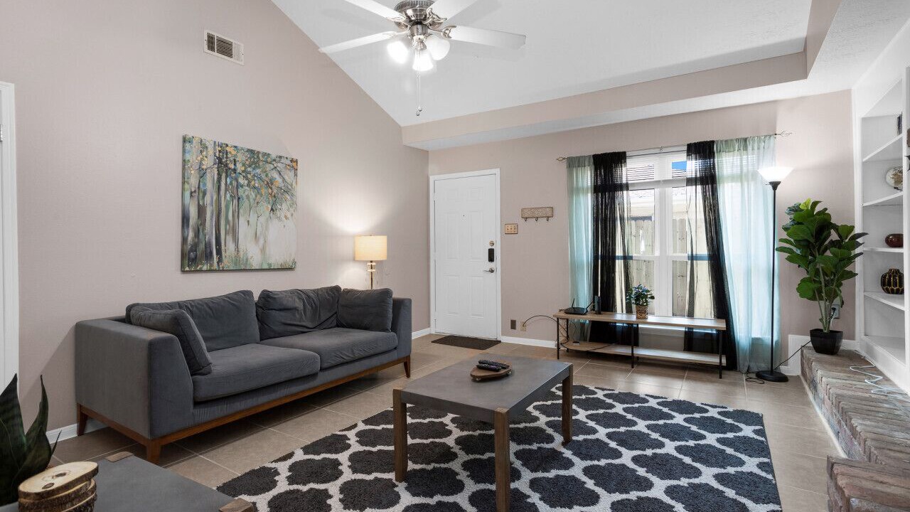 Photo of Livingroom in Kempwood