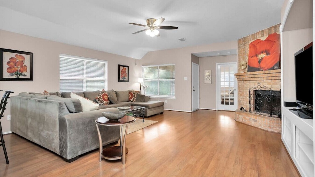 Photo of Livingroom in Spring