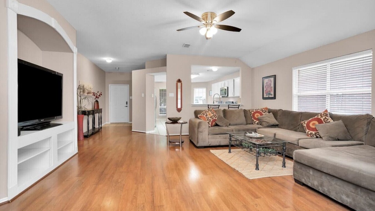 Photo of Livingroom in Spring