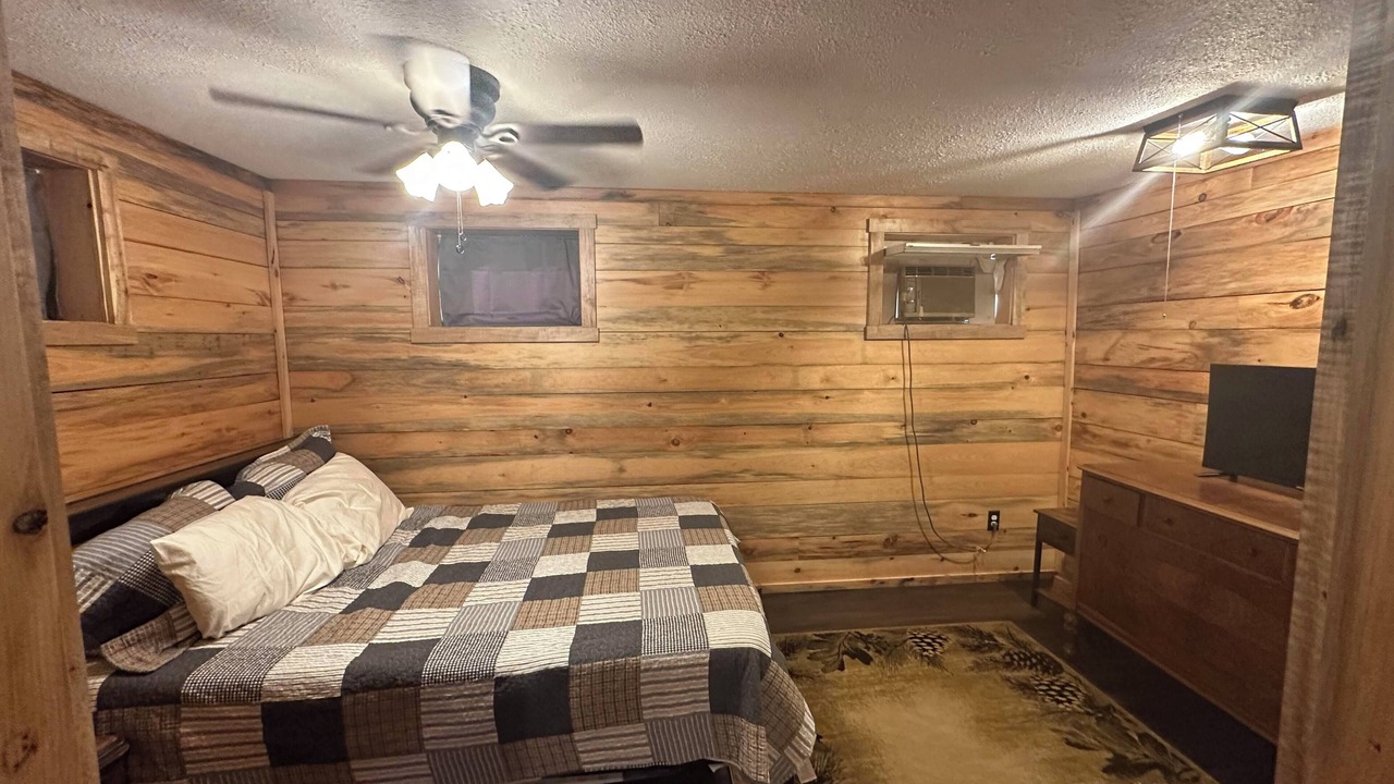 Photo of Bedroom in Huey