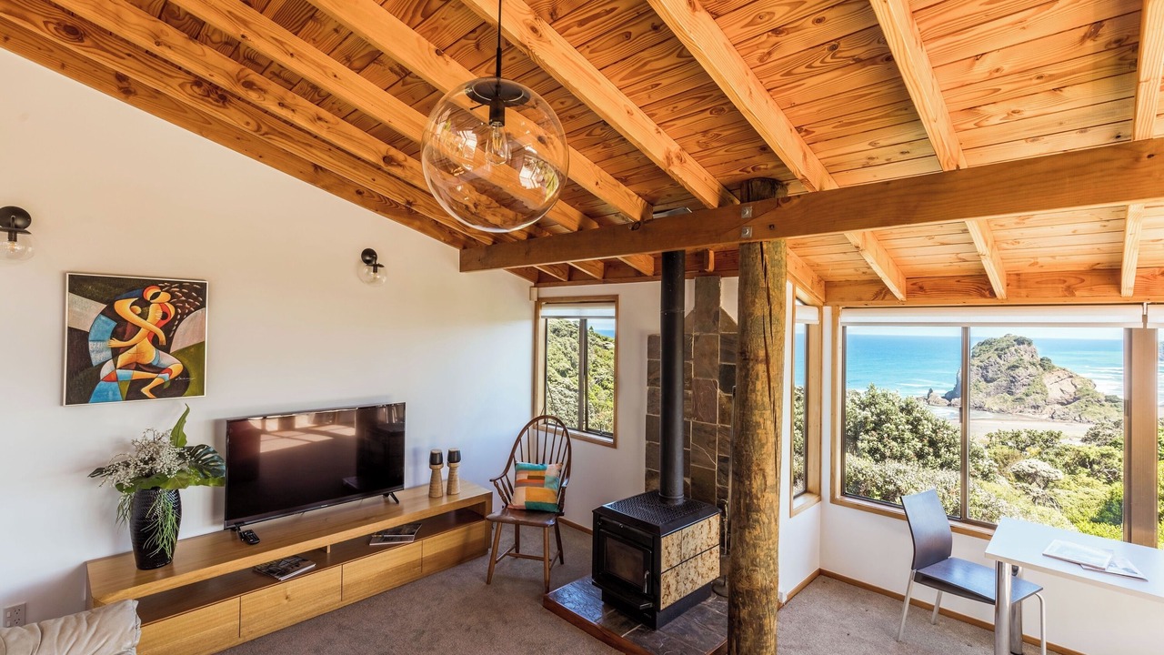 Photo of Livingroom in Piha