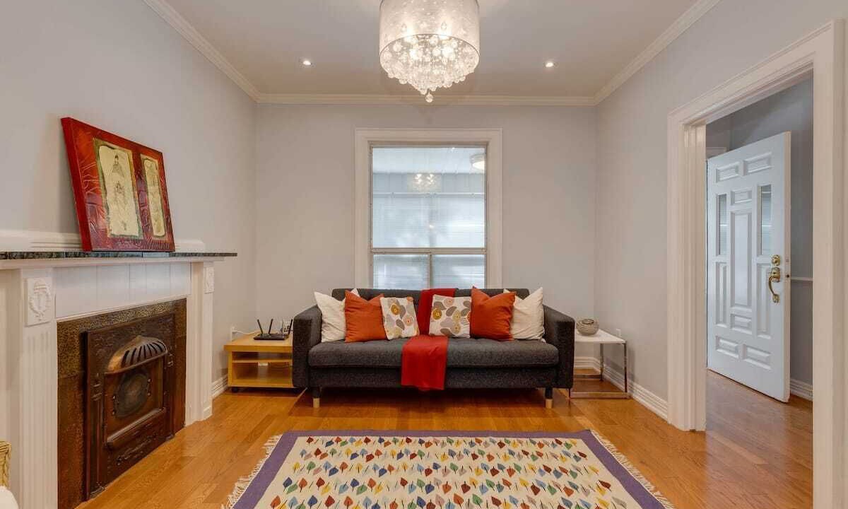 Photo of Livingroom in Oakwood Village