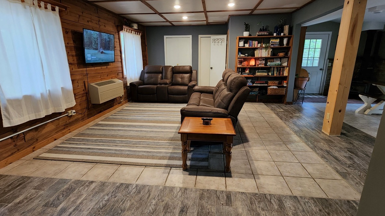 Photo of Livingroom in Sylvan Shores