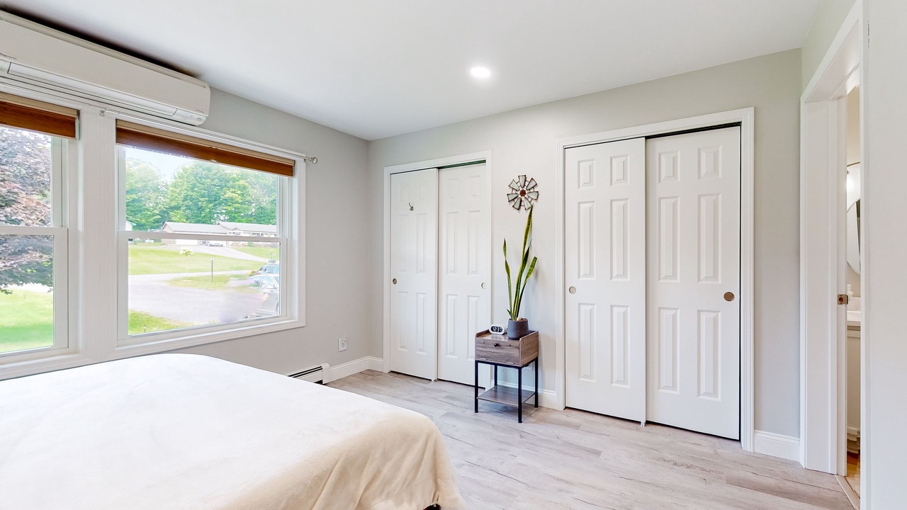 Photo of Bedroom in Town of Benton