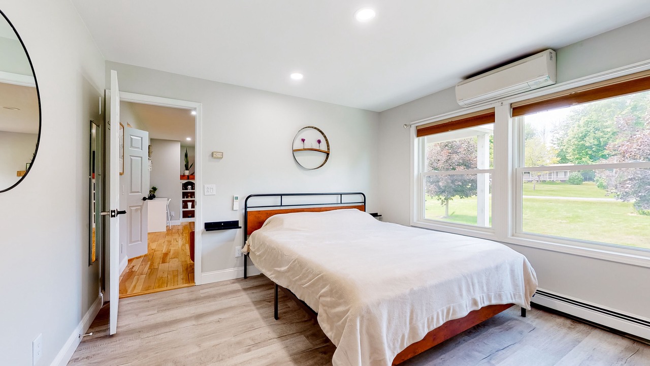 Photo of Bedroom in Town of Benton