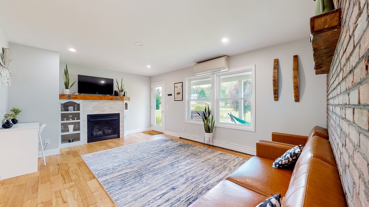 Photo of Livingroom in Town of Benton