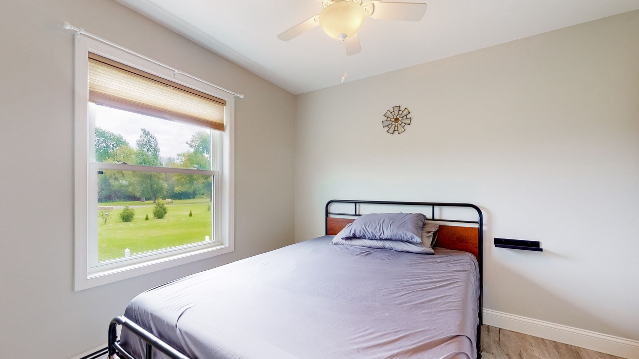Photo of Bedroom in Town of Benton