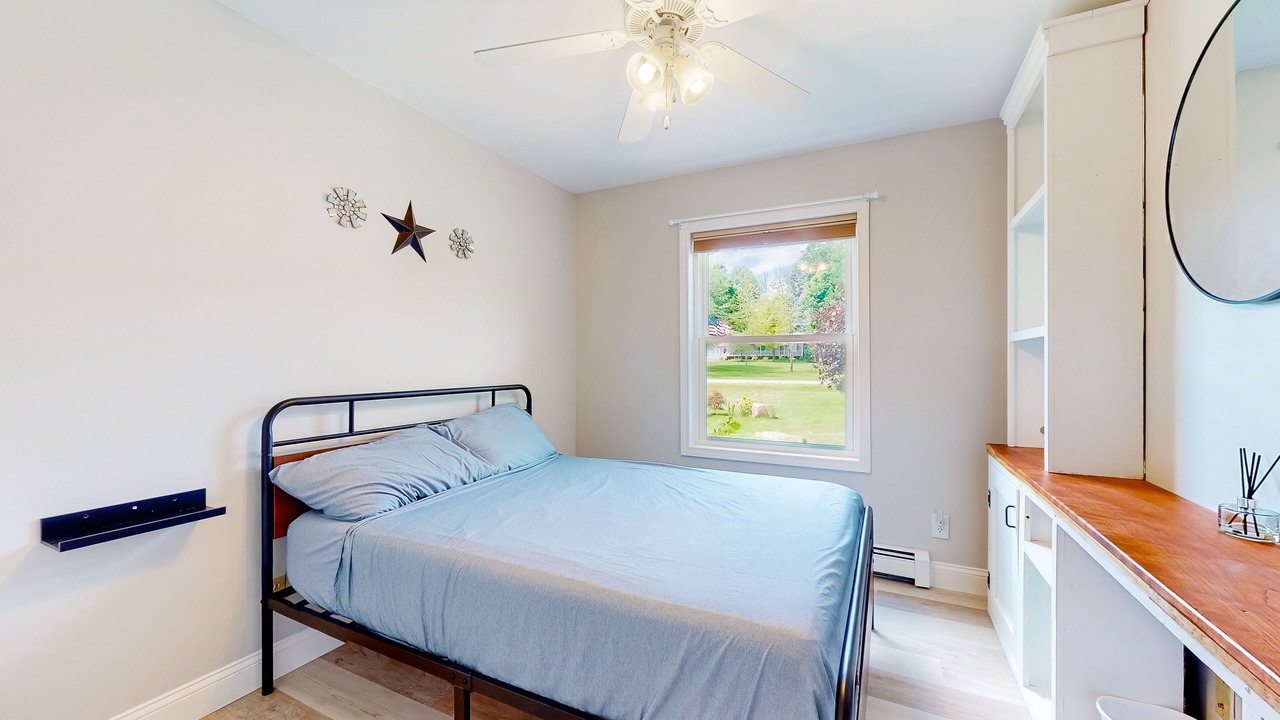 Photo of Bedroom in Town of Benton