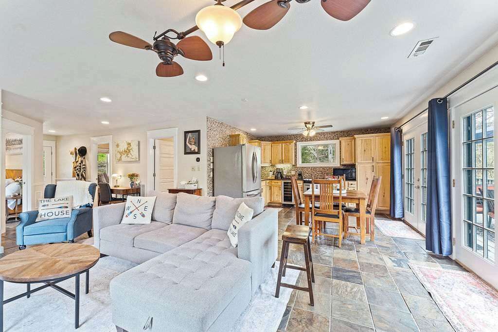 Photo of Livingroom in Eureka Springs