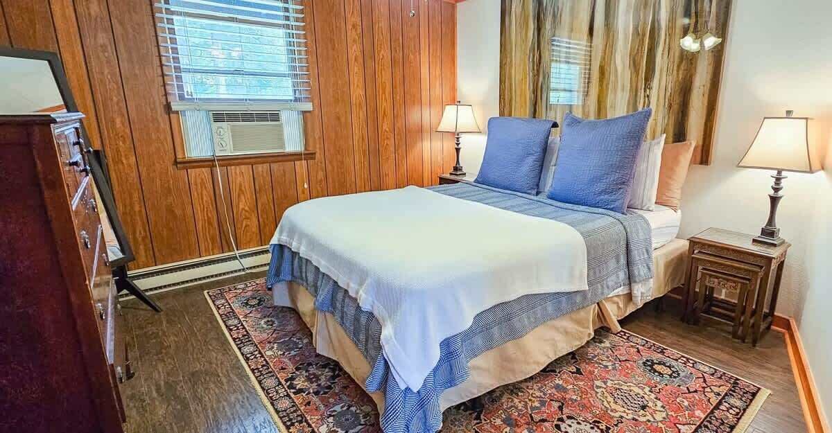 Photo of Bedroom in Eureka Springs