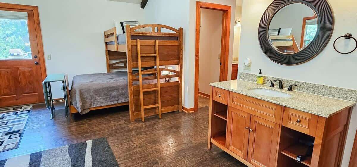 Photo of Bedroom in Eureka Springs