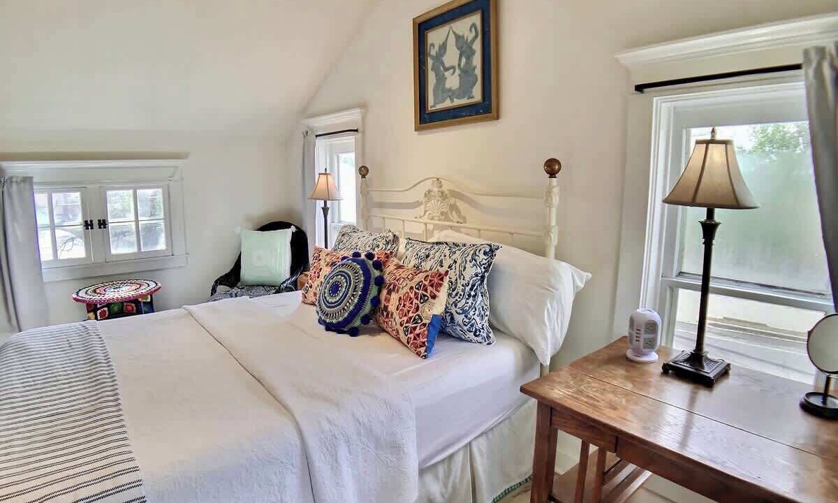 Photo of Bedroom in Eureka Springs Historic District