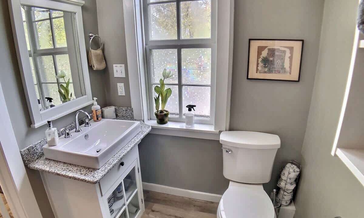 Photo of Bathroom in Eureka Springs Historic District