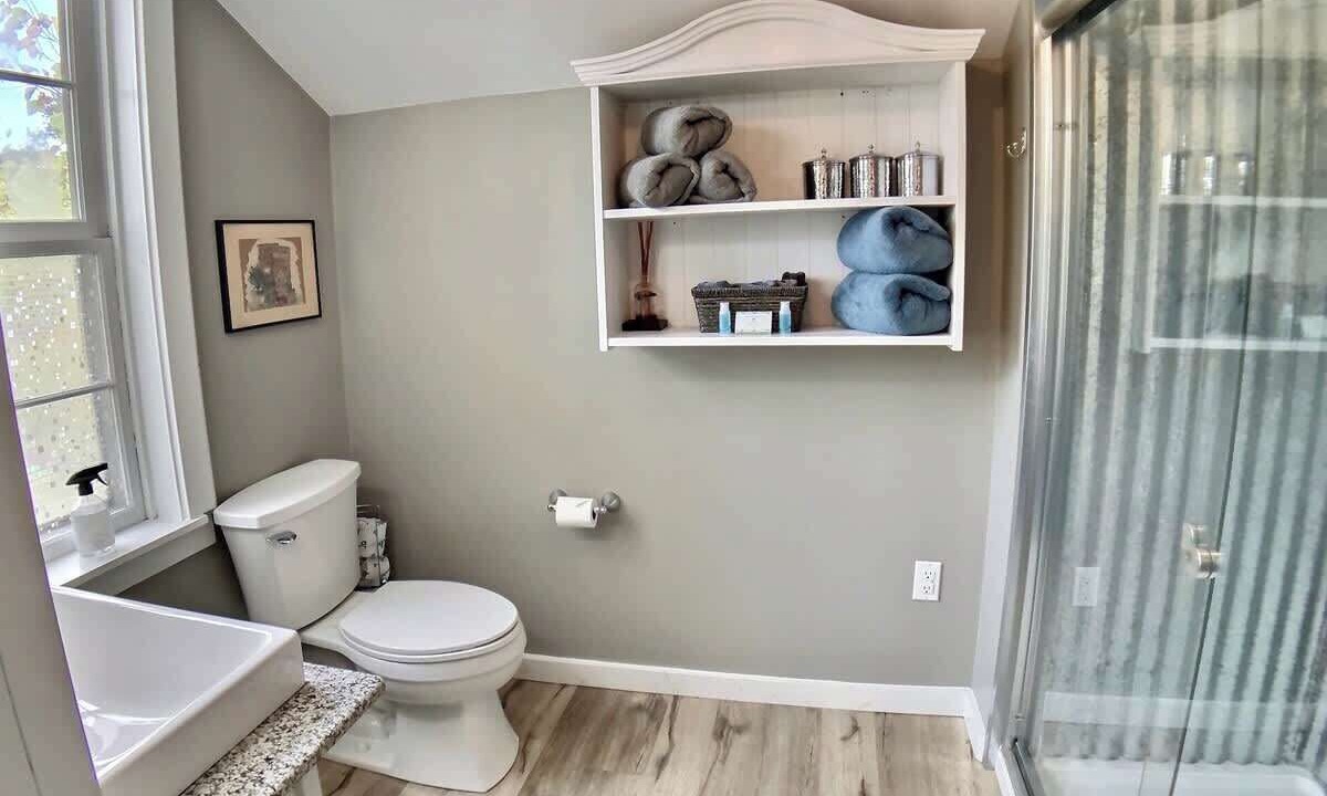 Photo of Bathroom in Eureka Springs Historic District