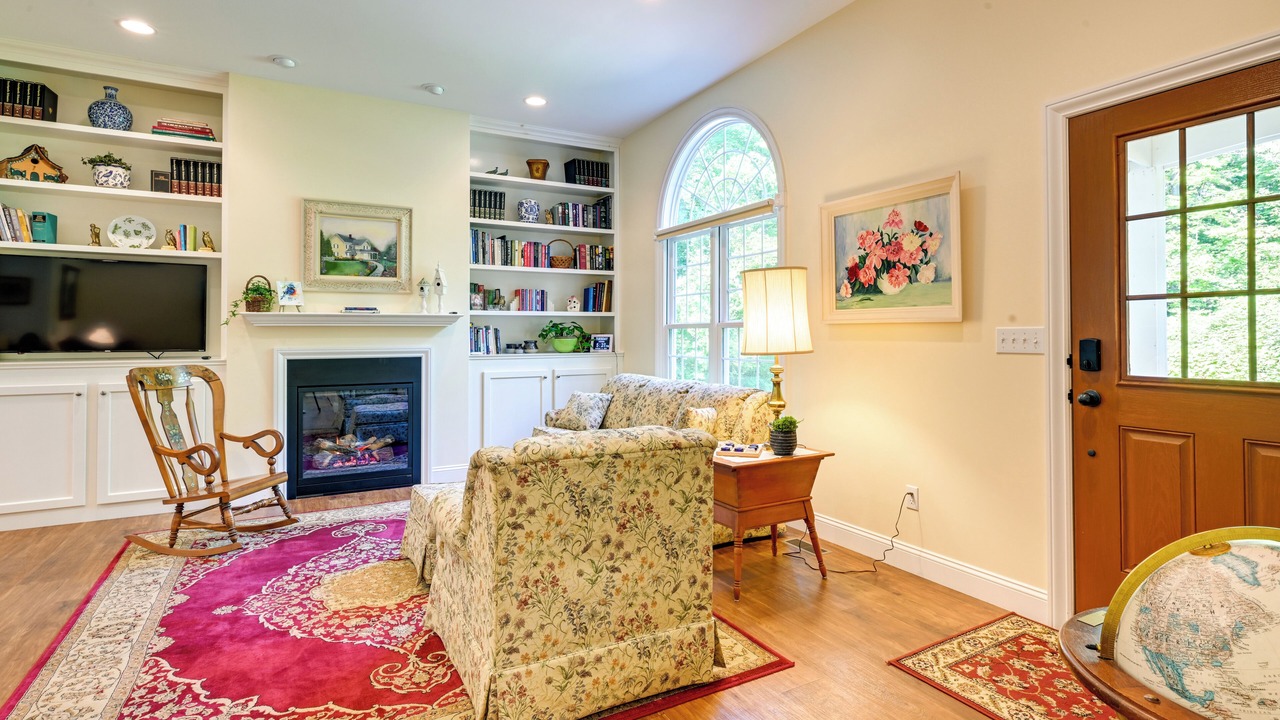 Photo of Livingroom in Flushing Township