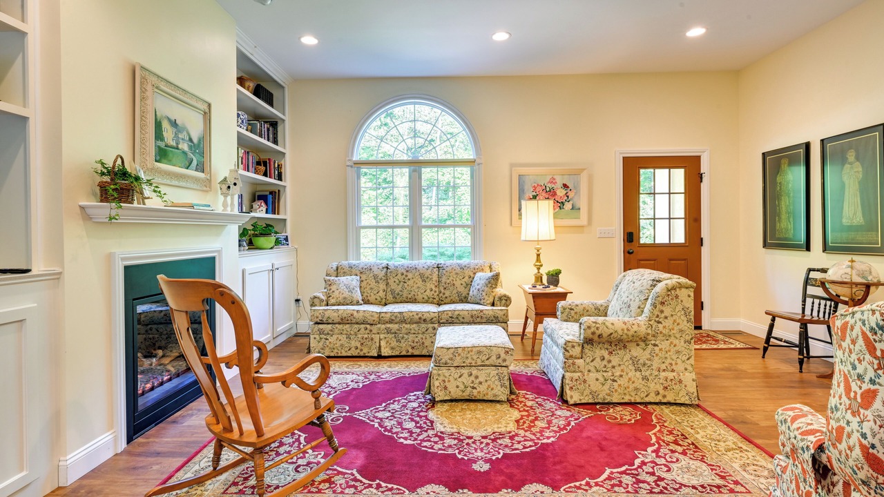 Photo of Livingroom in Flushing Township