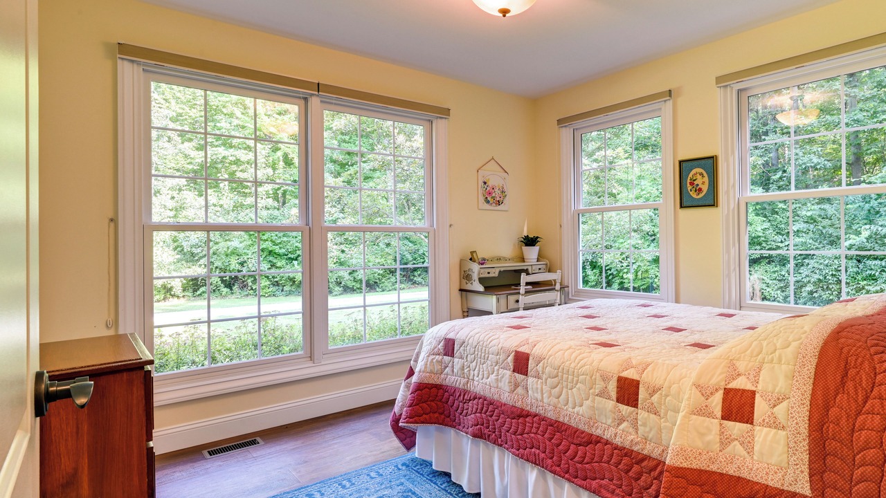 Photo of Bedroom in Flushing Township