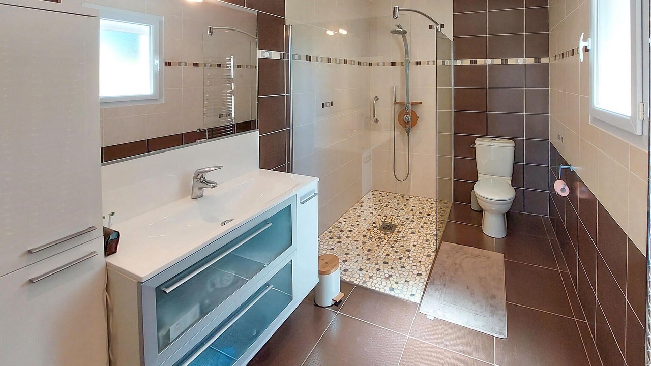 Photo of Bathroom in Sainte-Gemme-la-Plaine