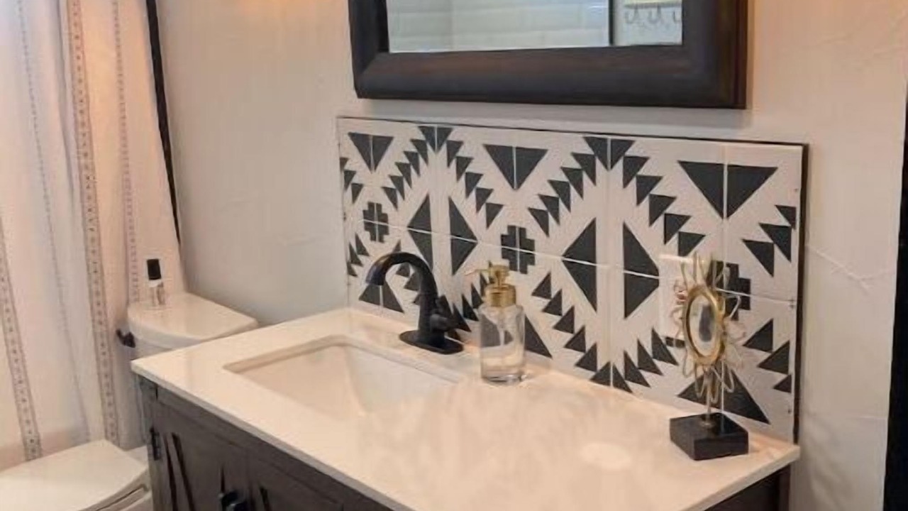 Photo of Bathroom in Del Valle