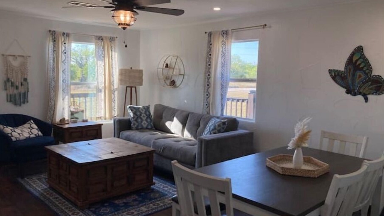 Photo of Livingroom in Del Valle