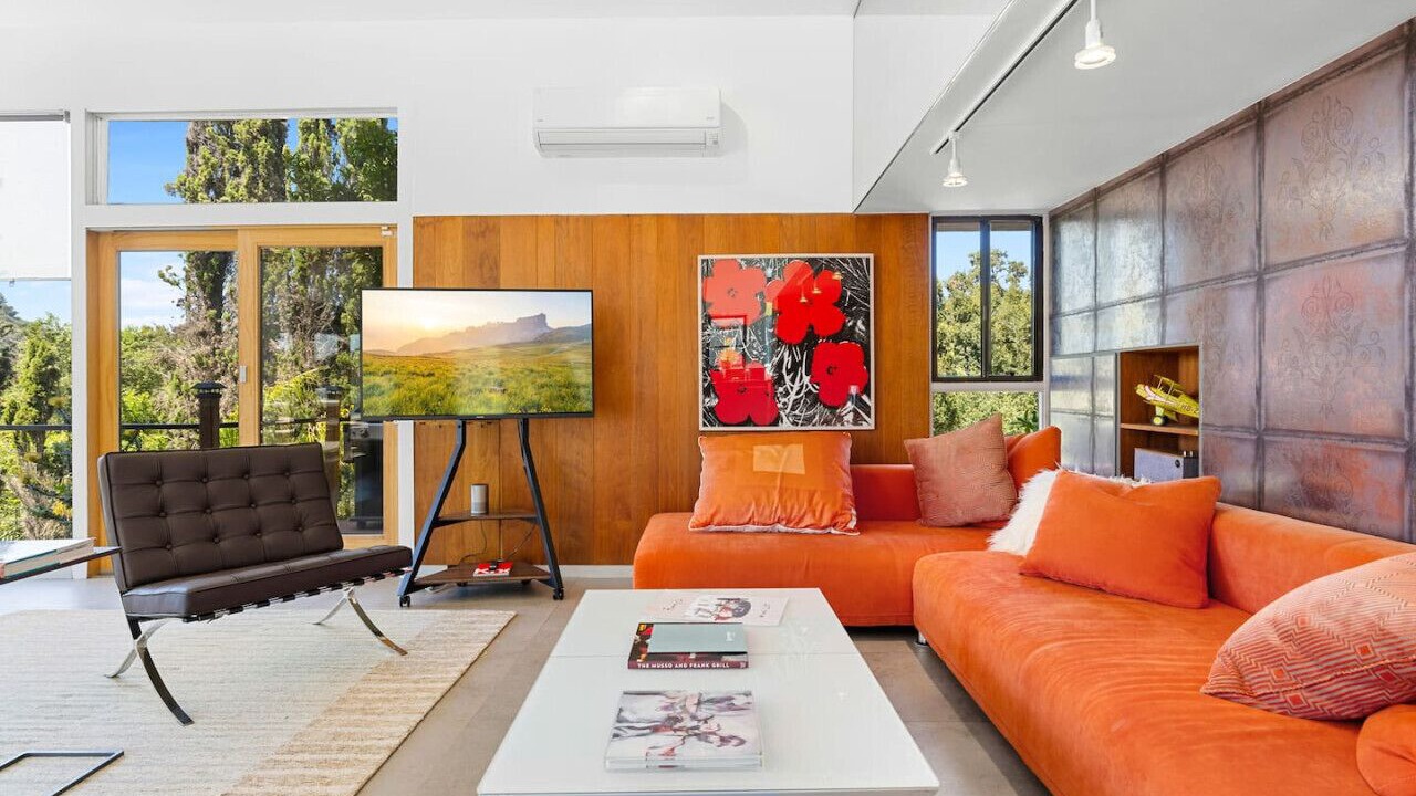 Photo of Livingroom in Beverly Glen