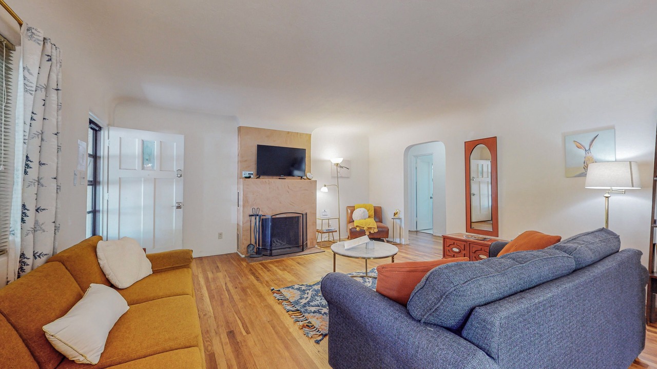 Photo of Livingroom in Highland Business