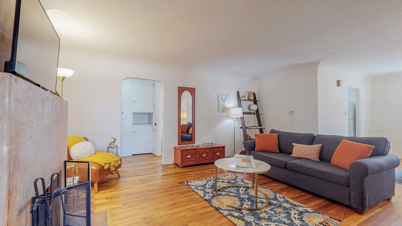Photo of Livingroom in Highland Business