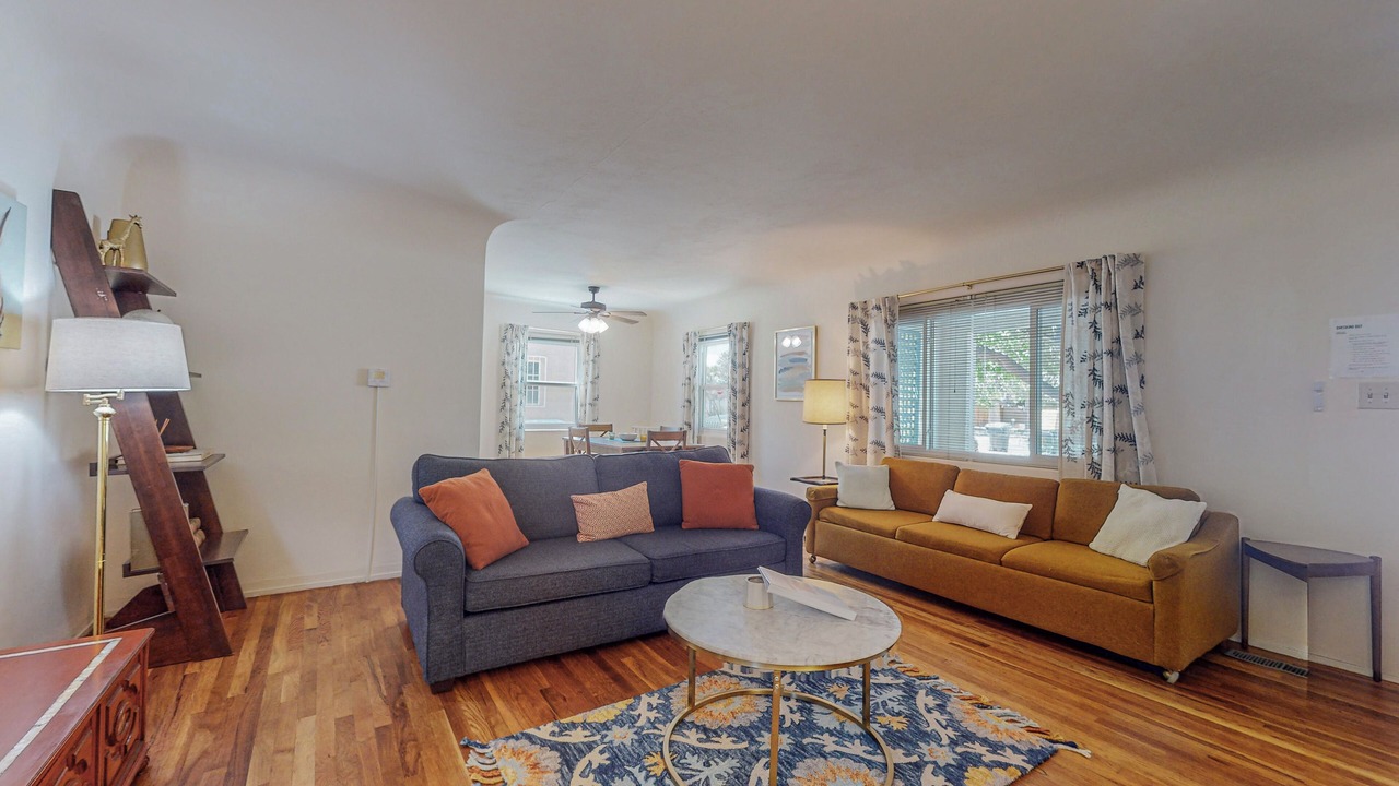 Photo of Livingroom in Highland Business