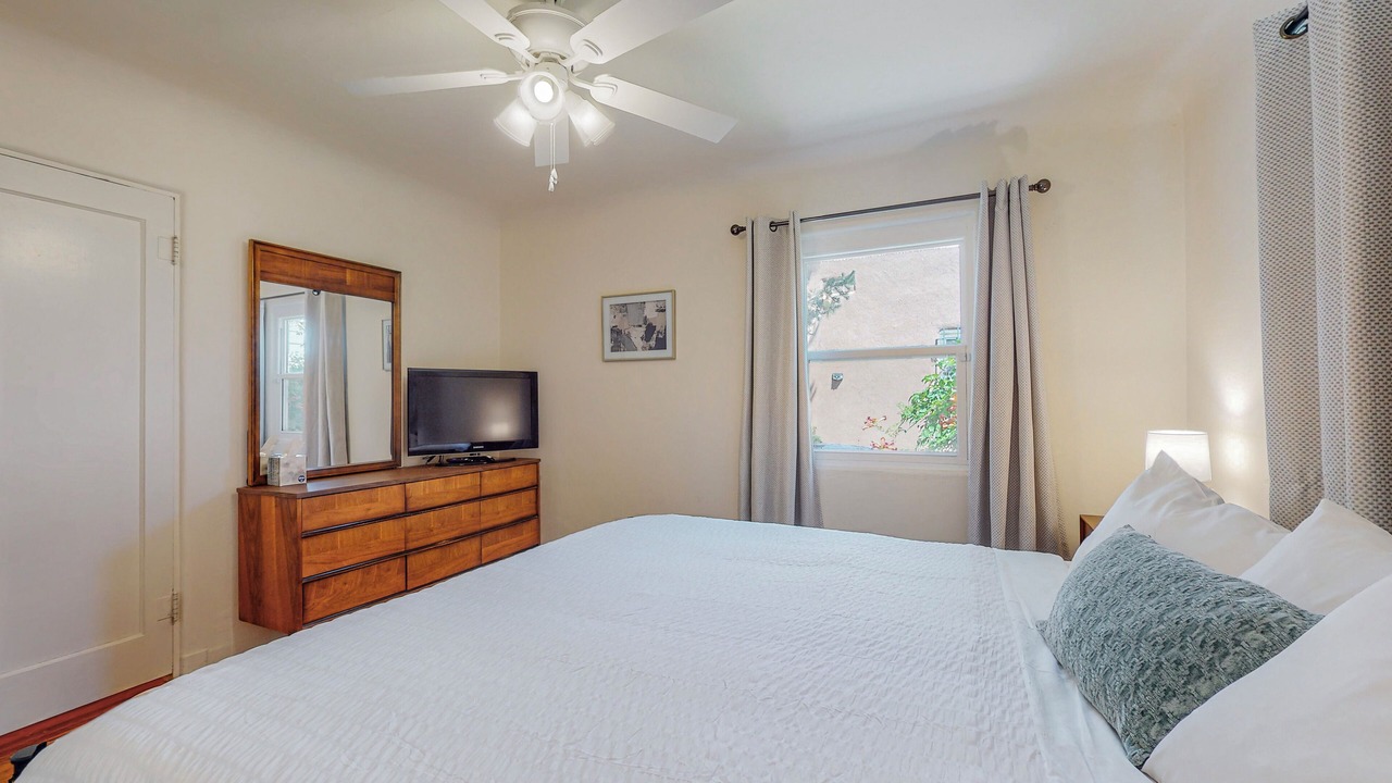Photo of Bedroom in Highland Business