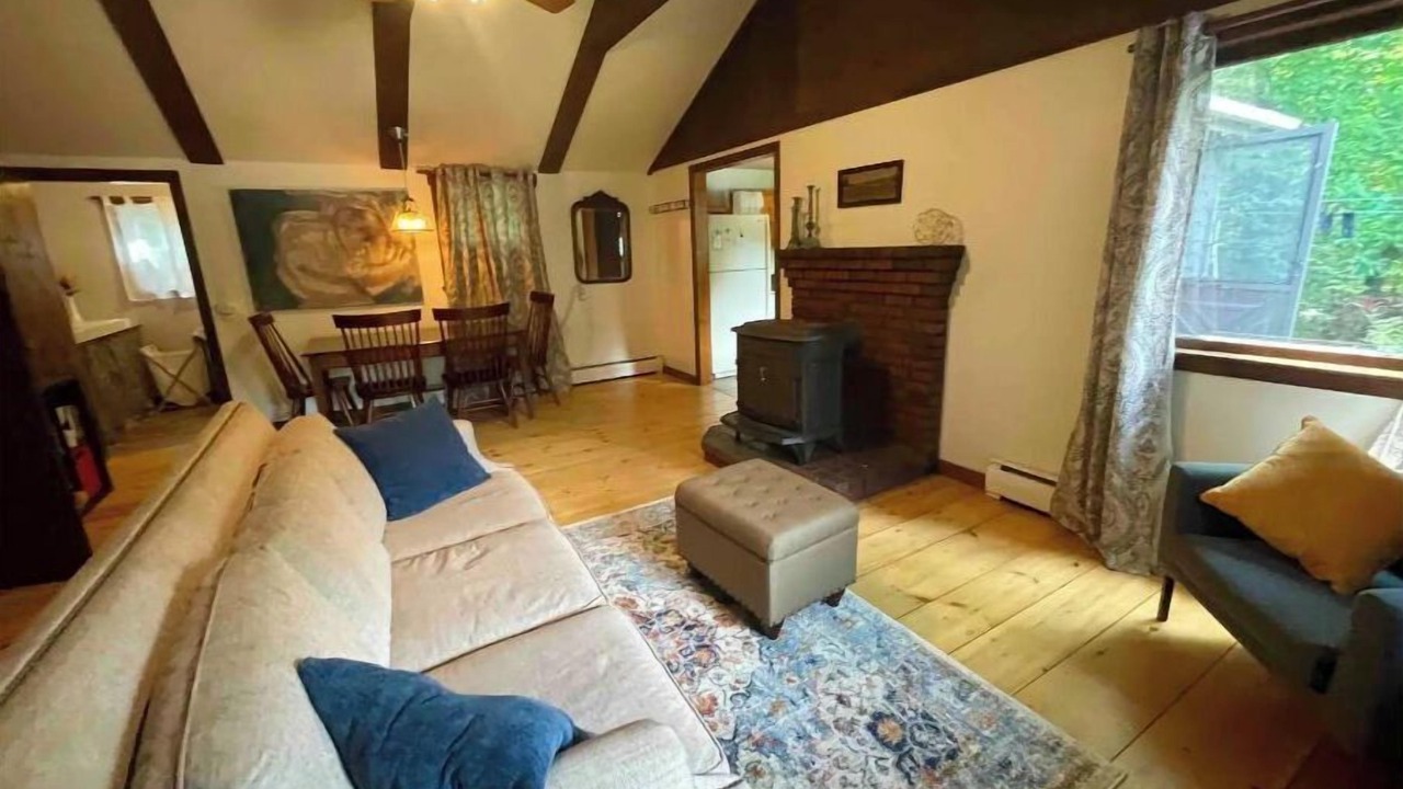 Photo of Livingroom in Acton