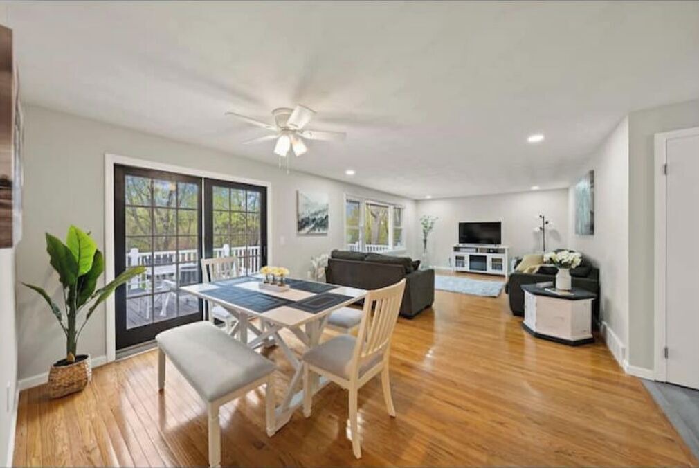 Photo of Livingroom in Penfield