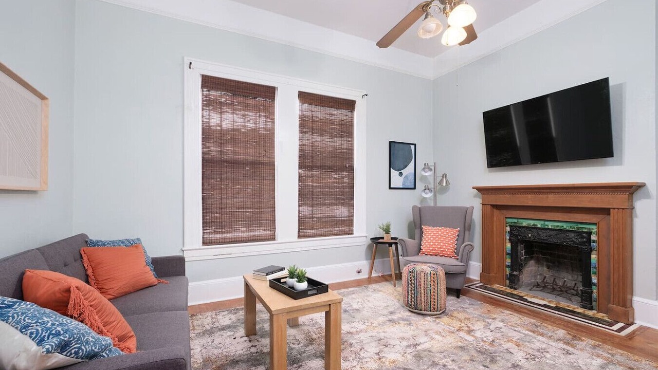 Photo of Livingroom in University Heights
