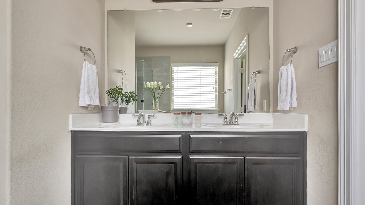 Photo of Bathroom in Clodine