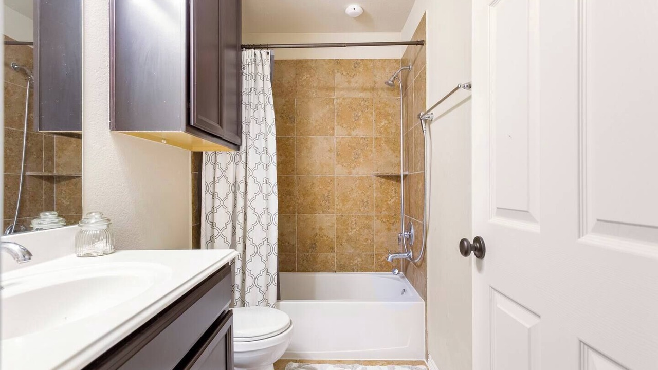 Photo of Bathroom in Clodine