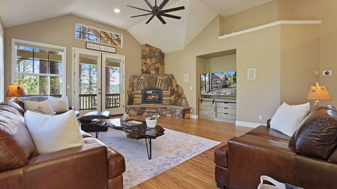 Photo of Livingroom in Groveland