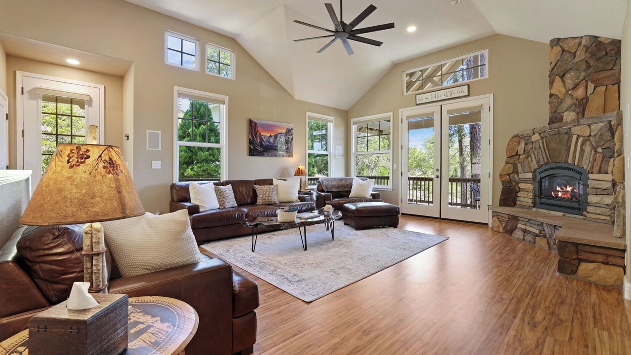 Photo of Livingroom in Groveland