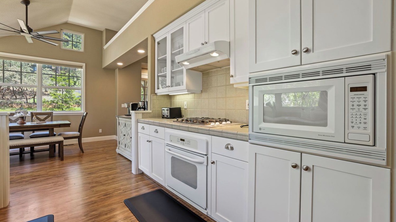 Photo of Kitchen in Groveland