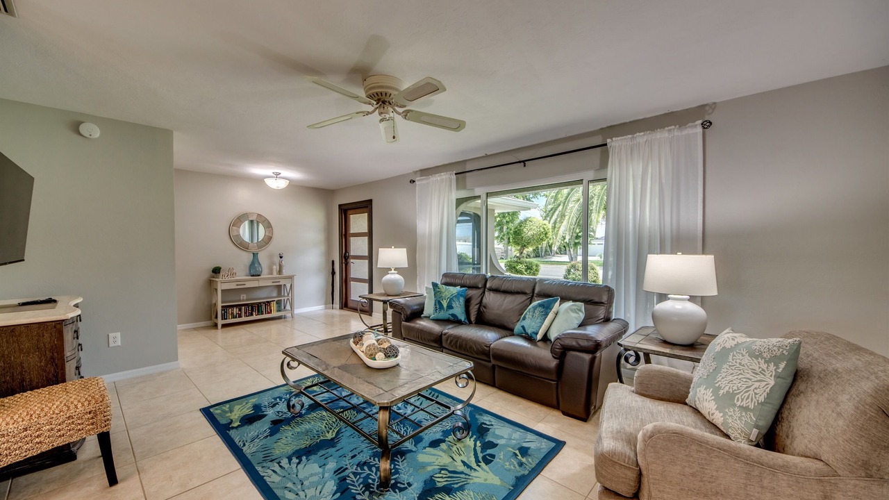 Photo of Livingroom in Caloosahatchee