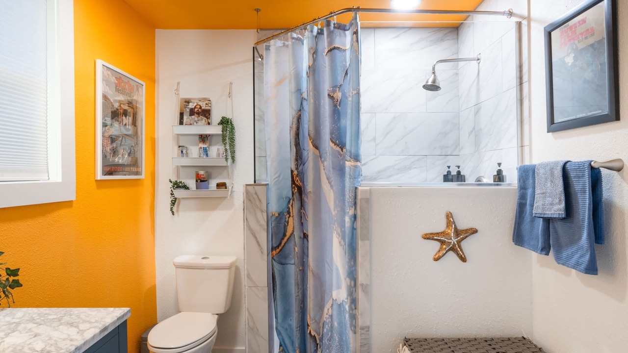 Photo of Bathroom in East Cesar Chavez