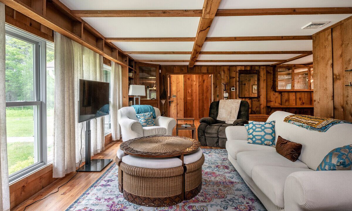 Photo of Livingroom in Warren